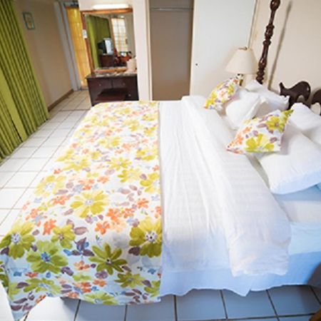 Treasure Beach Hotel エクステリア 写真