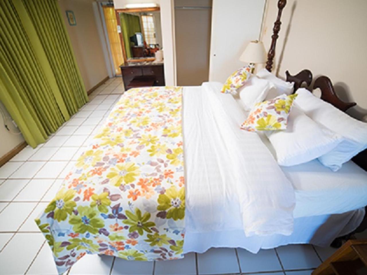 Treasure Beach Hotel エクステリア 写真